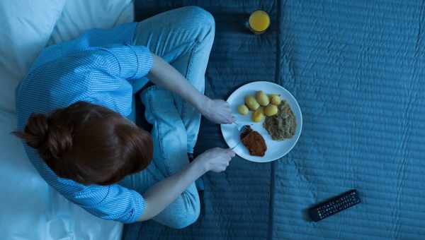 Почему стоит ложиться спать голодными и как не срываться на ночные перекусы